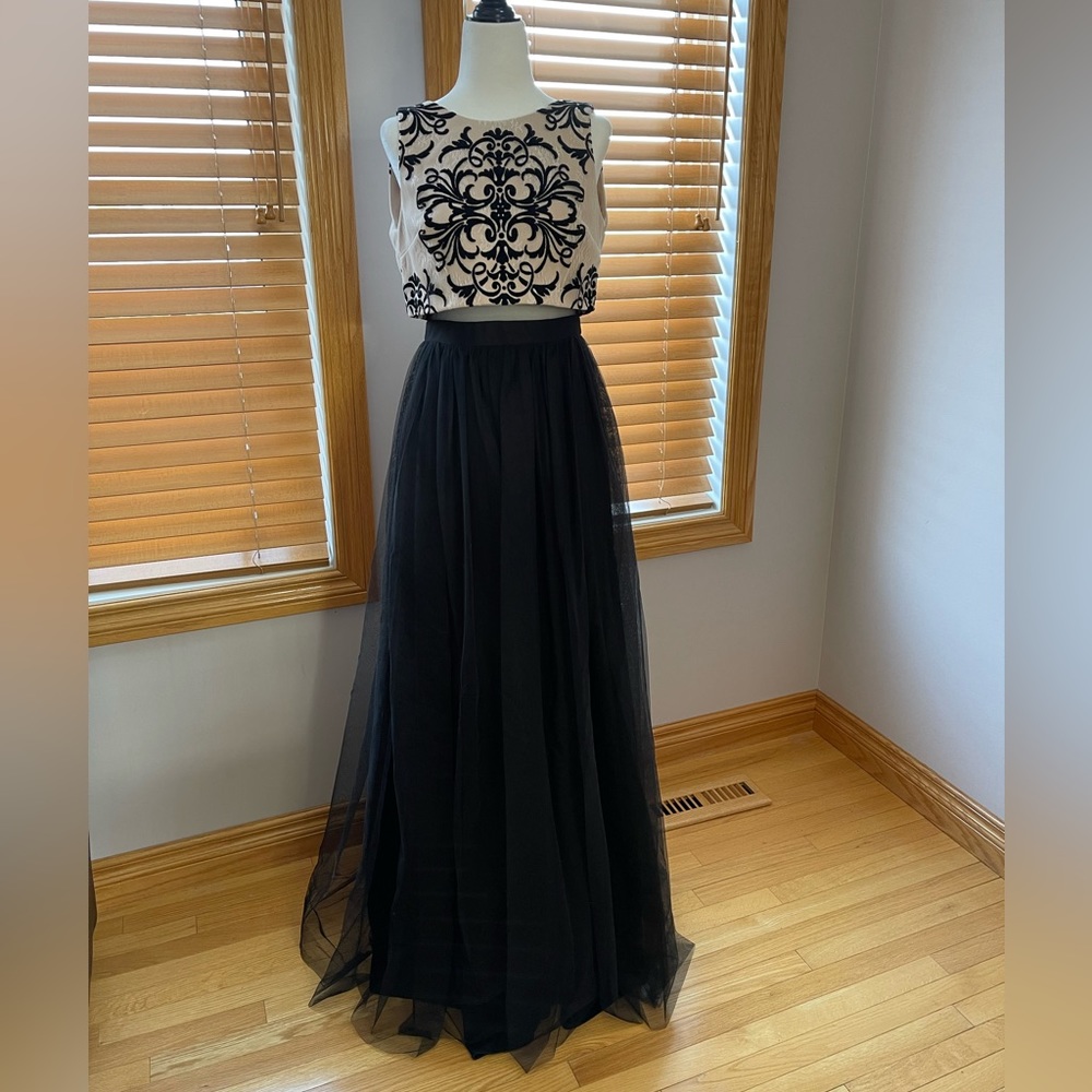 Laura long formal dress only worn once !